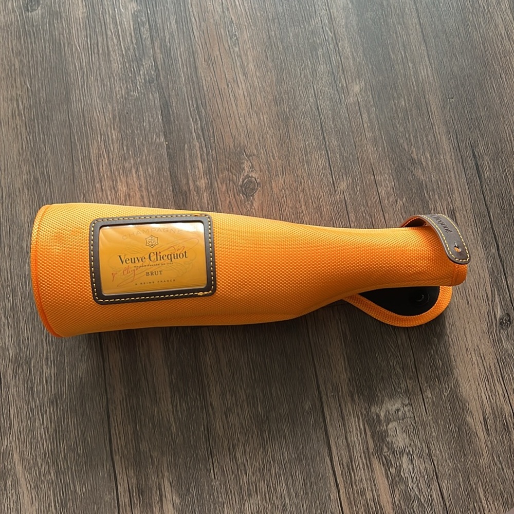 VEUVE CLICQUOT Official Orange Insulated Champagne ICE‎ JACKET